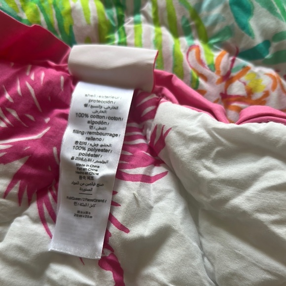 Lilly Pulitzer Green and Pink Tropical Quilt Queen Size Reversible - Picture 6 of 6